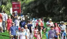  ?? Ahmed Ramzan/Gulf News ?? Fan following Golf enthusiast­s turned out in large numbers to watch the final day’s action at the Emirates Golf Club yesterday.