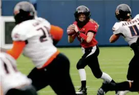  ?? DAVID MAXWELL FOR THE GLOBE ?? QB Allison Cahill looks for Chanté Bonds on the secondquar­ter touchdown pass that put the Renegades up for good.