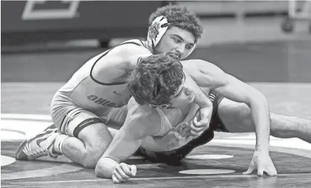  ?? NIKOS FRAZIER/LAFAYETTE JOURNAL & COURIER ?? Ohio State’s Sammy Sasso, left, is unbeaten this season and the top seed at 149 pounds in this weekend’s Big Ten tournament.