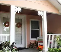  ??  ?? From top: The decorative brackets can be used to frame a home’s entrance; an address plaque complement­s this door, adding a beachy touch to the exterior.