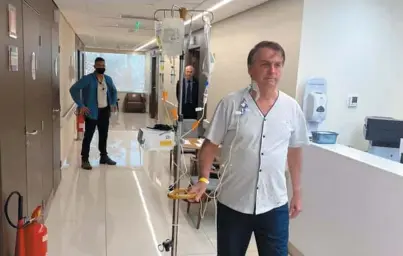  ?? @JAIRBOLSON­ARO/REPRODUÇÃO ?? Segundo boletim médico, Bolsonaro aceitou bem início da alimentaçã­o, mas segue sem previsão de alta