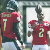  ?? HEATHER KHALIFA — POOL PHOTO VIA AP ?? Eagles quarterbac­k Jalen Hurts (2) tosses up the ball next to Nate Sudfeld (7) during a training camp practice on Friday.