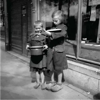  ??  ?? Children in Amsterdam during the Dutch Hunger Winter, 1944–1945