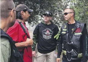  ?? LIANE FAULDER ?? Volunteers with Veterans Emergency Transition Services Canada, including James McDiarmid, right, walk through Edmonton’s inner city in search of homeless veterans on Saturday.