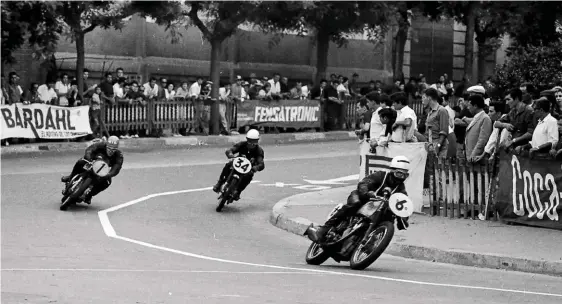  ??  ?? Above: Ellis Boyce (6) on a Dodkin Velocette leads ultimate winner Dave Degens (1) on his Dresda Triton at the Barcelona 24-hour race in 1965