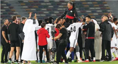  ?? Photo by Ryan Lim ?? Jazira coach Henk ten Cate is lifted in the air by his players and club officials after their win over Urawa Red Diamonds. —