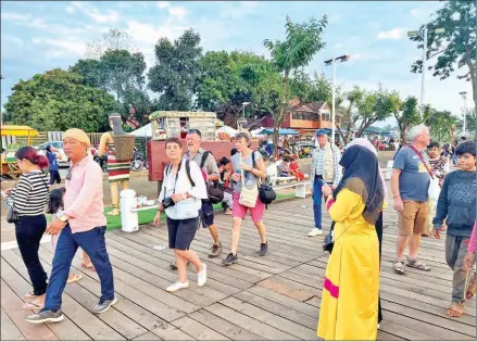  ?? MINISTRY OF TOURISM ?? Tourists visit Boeung Yeak Loam in Ratanakkir­i province on November 28.