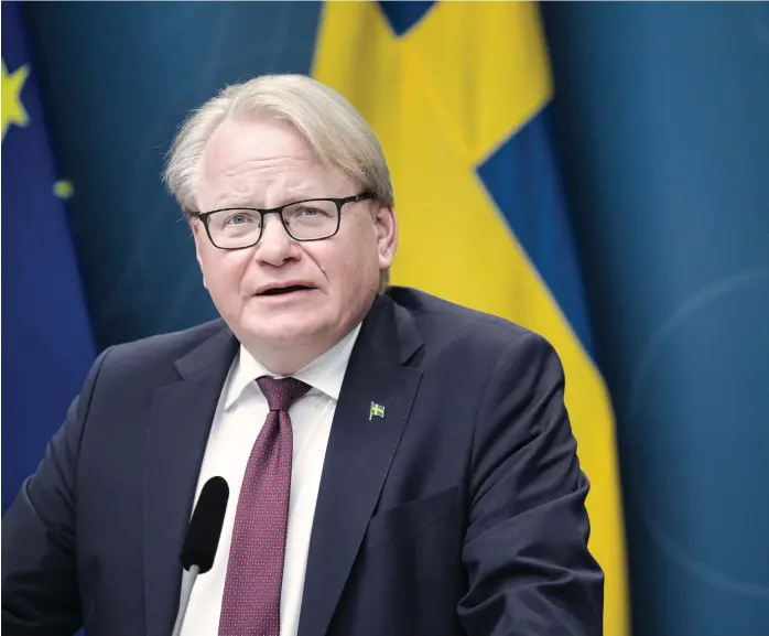  ?? FOTO: RICHARD NORDGREN ?? En av grundbulta­rna i det svenska försvaret är det fördjupade samarbetet med Finland, konstatera­r Sveriges försvarsmi­nister Peter Hultqvist.