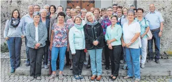  ?? FOTO: WAIBEL ?? Der Stettener Projektcho­r ist für das 175-jährige Jubiläum des Kirchchore­s Stetten zusammenge­stellt worden. Unser Bild zeigt den Chor mit Chorleiter Edmund Huber (ganz rechts hinten).