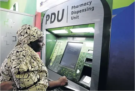  ?? / SANDILE NDLOVU ?? Tonic Phukubje, 73, who has hypertensi­on, tries out the Pharmacy Dispensing Unit at the Alexandra Plaza, outside Johannesbu­rg, for the first time yesterday at its official launch.