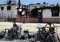  ?? HENK KRUGER African News Agency (ANA) ?? WESTERN Cape police are investigat­ing arson as the possible cause of a fire that devastated the village of Wupperthal. |