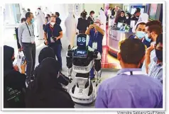  ?? Virendra Saklani/Gulf News ?? Visitors interact with a robot at Gitex.