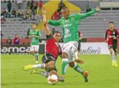  ?? |MEXSPORT ?? Un partido de pocas aproximaci­ones se vivió en el Jalisco.