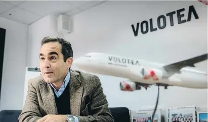  ?? I UC   ÉCR ?? Carlos Muñoz, conseller delegat de Volotea, a les oficines de l’aerolínia a Barcelona