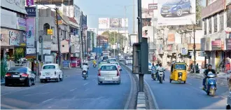  ?? —Surender Reddy ?? A view of the commercial spaces on the main road from Karkhana to Alwal affected since the Strategic Road Developmen­t Plan was released.