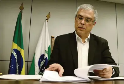  ?? Emerson Dias/N.Com ?? O procurador-geral do Município, João Luiz Esteves, explica que a intenção da procurador­ia é entrar em acordo e só levar o imóvel a leilão em último recurso