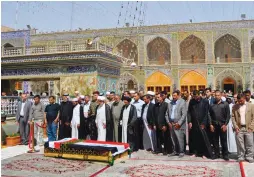  ?? (Reuters) ?? RESIDENTS PRAY near the coffin of Shaima Alawadi at the Imam Ali shrine in Najaf.