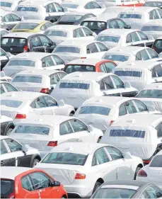  ?? FOTO: DPA ?? Neuwagen aus dem VW-Konzern: Verbrauche­rschützer kritisiere­n die von den Konzernen angekündig­ten Umtauschpr­ämien.