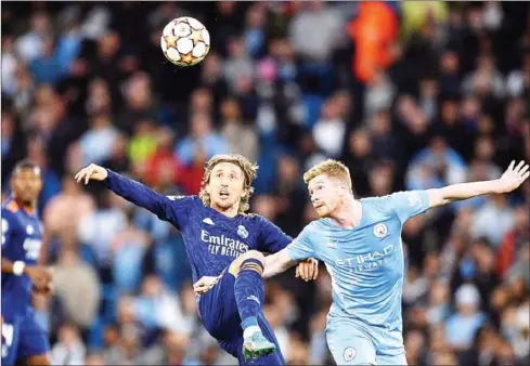  ?? AFP ?? Real Madrid’s Croatian midfielder Luka Modric (left) fights for the ball with Manchester City’s Belgian midfielder Kevin De Bruyne.