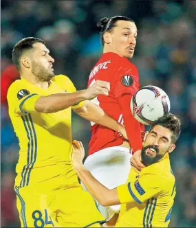  ?? MAXIM SHEMETOV / REUTERS ?? Manchester United’s Zlatan Ibrahimovi­c contests a high ball with Rostov’s Miha Mevlja (right) and Aleksandru Gatcan during the Europa League last-16, first-leg tie in Rostov-on-Don, Russia, on Thursday. The match ended 1-1.