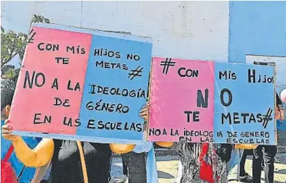  ?? (PERFIL.COM) ?? En contra. Padres de colegios católicos y evangélico­s rechazan los cambios en la educación sexual.