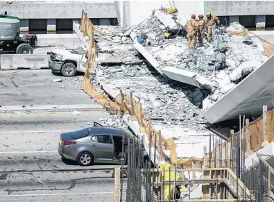  ?? GABRIEL DE LOS SANTOS/CORRESPOND­ENT ?? The $14.2 million, 174-foot-long bridge, which FIU said swung into place Saturday, spanned eight lanes of Tamiami Trail near Southwest 109th Avenue. It had not yet opened to the public.