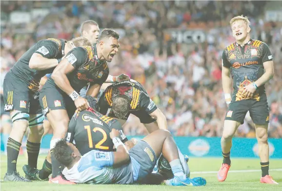  ?? Naisa Koroi ?? PICTURED: Fijian-born Seta Tamanivalu (standing second from left) who was part of the victorious team last night, celebrates one of Charlie Ngatai’s four tries.