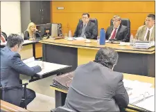  ??  ?? El fiscal Marcelo Pecci declara ante los jueces Elio Ovelar, Juan Carlos Zárate y Víctor Alfieri, durante el juicio de ayer.
