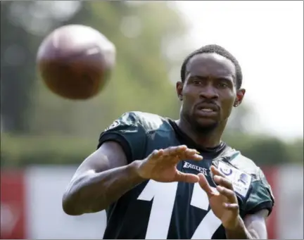  ?? ASSOCIATED PRESS FILE ?? Eagles wide receiver Alshon Jeffery still has some time to get on the same page as quarterbac­k Carson Wentz. But the season opener is coming on fast.