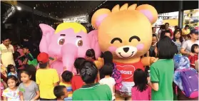  ??  ?? Mascots from Dumex are a big draw among children.