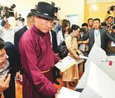  ?? AP ?? Mongolian People’s Revolution­ary Party presidenti­al candidate Sainkhuu Ganbaatar casts his vote at a polling in Ulan Bator, Mongolia, yesterday.