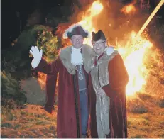  ?? ?? Cuckfield mayor Andrew Leask lit the bonfire with former mayor Iain Pringle