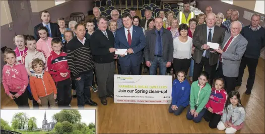  ??  ?? The exceptiona­l work of the community of Castletown­roche, Co Cork in keeping their area litter free has resulted in them being awarded the top prize in the IFA’s Rural Spring Clean initiative. Pictured at the preseentat­ion of €2,500 worth of vouchers...