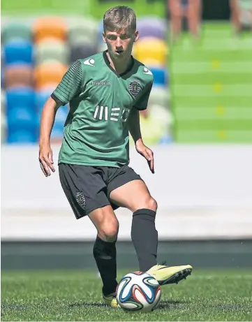  ??  ?? PRIMEIRA LIGA STAR: Ryan Gauld hopes to be knocking on Steve Clarke’s door.