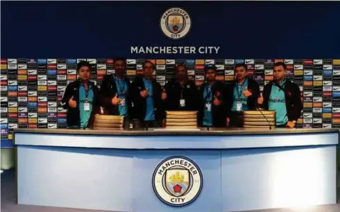  ??  ?? PEMENANG teruja dapat melawat Stadium Etihad.