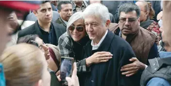  ??  ?? Andrés Manuel López Obrador señaló que Morena definirá la candidatur­a presidenci­al vía encuestas, contrario al “destape” o dedazos que se perfilan en otros partidos.