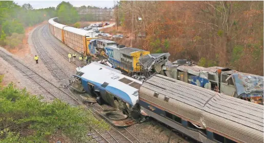  ?? TIM DOMINICK VIA AP ?? Authoritie­s investigat­e the scene of a fatal Amtrak train crash in Cayce, S. C., on Sunday. At least two people were killed and more than 100 were injured.