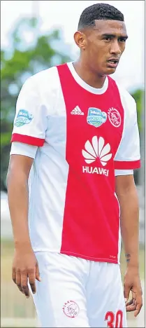  ?? Picture: GALLO IMAGES ?? RALLYING THE TROOPS: Ajax Cape Town’s Mario Booysen says his side must stop conceding soft goals