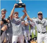  ?? COURTESY OF UCF ATHLETICS ?? UCF senior Robby Howell holds up the American Athletic Conference trophy while coach Greg Lovelady, right, and teammates cheer Saturday.