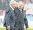  ?? FOTO: AFP ?? Nach den Schmähplak­aten gegen Dietmar Hopp (li.) hat Karl-Heinz Rummenigge harte Konsequenz­en angekündig­t.