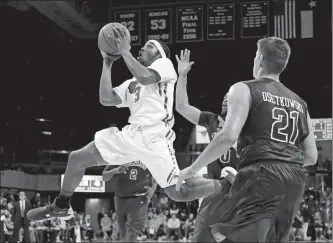  ?? BRAD LOPER/AP PHOTO ?? SMU guard Sterling Brown goes up to shoot after getting past Tulane’s Dylan Osetkowski in the second half of Sunday’s game at Dallas. No. 24 SMU won 74-53.