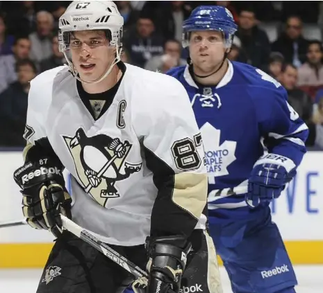  ?? NHLI/GETTY IMAGES ?? Sidney Crosby and Phil Kessel will be wearing the same jersey when they next hit the ice. Crosby told Pittsburgh media he’s excited about the move.