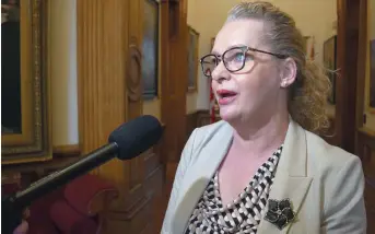  ?? - Acadie Nouvelle: Alexandre Boudreau ?? Arlene Dunn, ministre des Affaires autochtone­s. À la une, Margaret Johnson, ministre de l’Agricultur­e, de l’Aquacultur­e et des Pêches.