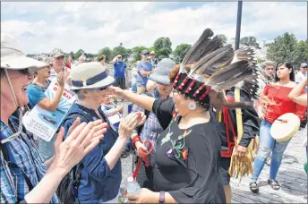  ?? ADAM MACINNIS/THE NEWS ?? Pictou Landing Chief Andrea Paul greets supporters after arriving by boat with Mi’kmaq chiefs from across the region.