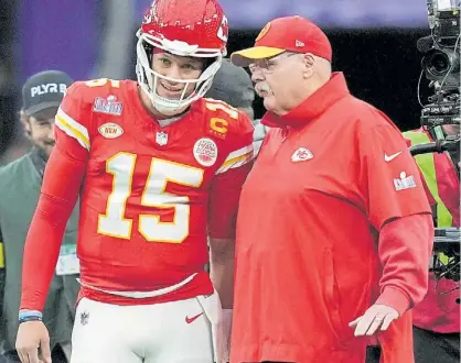  ?? AP ?? Ganadores. Pat Mahomes y Andy Reid, mariscal de campo y entrenador de Kansas City Chiefs.