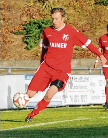  ?? Archivfoto: Walter ?? Nach 24 Jahren im Aindlinger Trikot macht Kilian Huber Schluss. Der 34 Jährige ist vor einigen Tagen Vater geworden und hat auch beruflich künftig viel um die Ohren. Kehrt er als Funktionär ans Schüsselha­user Kreuz zurück?