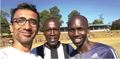  ?? FIKRI ASSEGAF FOR JAWA POS ?? BERTEMU BINTANG: Fikri Assegaf bersama Wilson Kipsang (kanan) dan guest relation High Altitude Training Center (HATC) Willy Songok di Iten, Kenya.