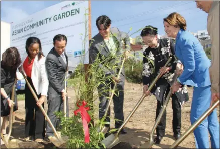  ?? BONNIE WANG / CHINA DAILY ?? Nancy Pelosi (second right), minority leader of the US House of Representa­tives, breaks ground next to Florence Fang (third right) on the constructi­on of a new park in San Francisco’s Bayview neighborho­od on Thursday. The park is named after Fang in...