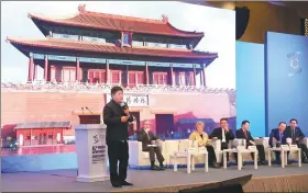  ?? ZOU HONG / CHINA DAILY ?? Shan Jixiang, director of the Palace Museum, speaks about digitalizi­ng the museum’s resources at a ministeria­l forum at the Fifth World Internet Conference in Wuzhen, Zhejiang province, on Thursday.