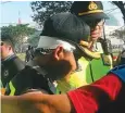  ?? WAHYU ZANUAR BUSTOMI/JAWA POS ?? KENA BATU: Kabagops Polrestabe­s AKBP Bambang Sukmo Wibowo diperban.